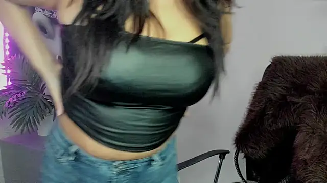 Snapshot of HelenLuxx chatting on September 19, 5:50 am HelenLuxx online show from September 19, 5:50 am