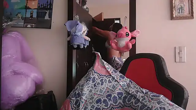 trianabell online show from April 16, 8:41 pm