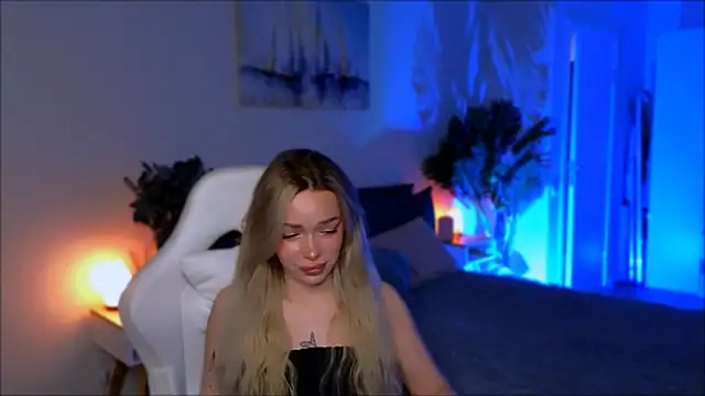 Lily Yin online show from February 20, 6:26 am