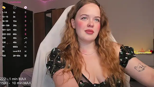 Snapshot of HANNA_MONTANAS chatting on October 16, 8:33 pm HANNA MONTANAS online show from October 16, 8:33 pm
