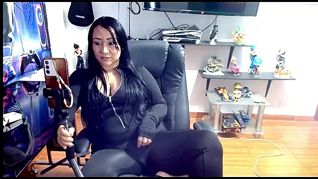 alondraabrown online show from April 21, 1:42 am