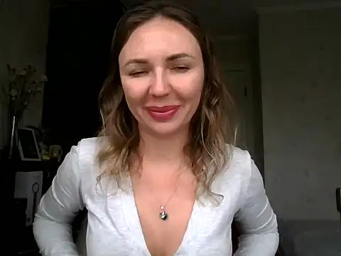 Snapshot of AngelinaLove28 chatting on October 12, 7:33 am AngelinaLove28 online show from October 12, 7:33 am