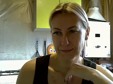 Snapshot of AshleyXHoney chatting on September 18, 6:56 am AshleyXHoney online show from September 18, 6:56 am