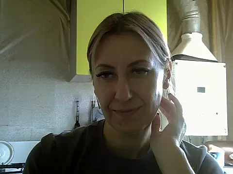 Snapshot of AshleyXHoney chatting on October 1, 8:08 am AshleyXHoney online show from October 1, 8:08 am