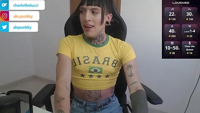 Snapshot of charlotbelucci_ chatting on October 9, 5:06 pm charlotbelucci online show from October 9, 5:06 pm