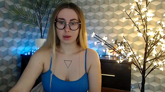 Snapshot of _Leslyy_Solo_1 chatting on October 18, 6:21 pm Leslyy Solo 1 online show from October 18, 6:21 pm