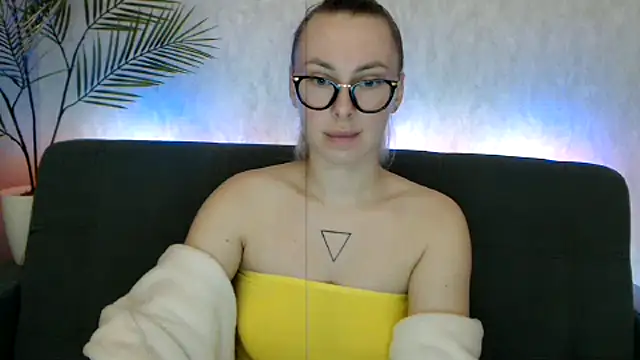 Snapshot of _Leslyy_Solo_1 chatting on October 4, 6:45 pm Leslyy Solo 1 online show from October 4, 6:45 pm