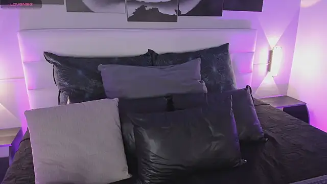 sofi bakerr online show from October 28, 12:00 pm