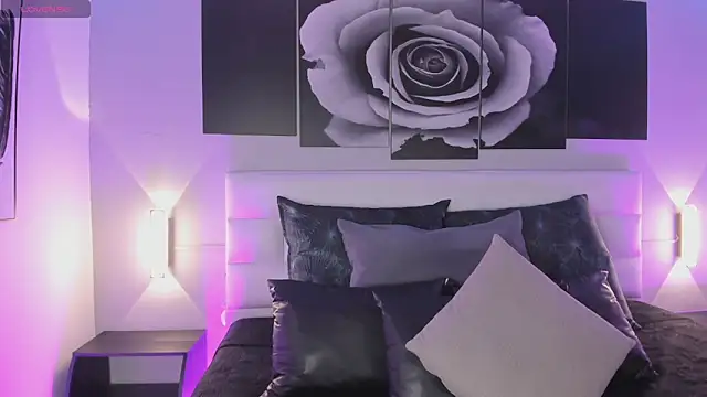 Snapshot of sofi_bakerr chatting on October 8, 11:47 am sofi bakerr online show from October 8, 11:47 am