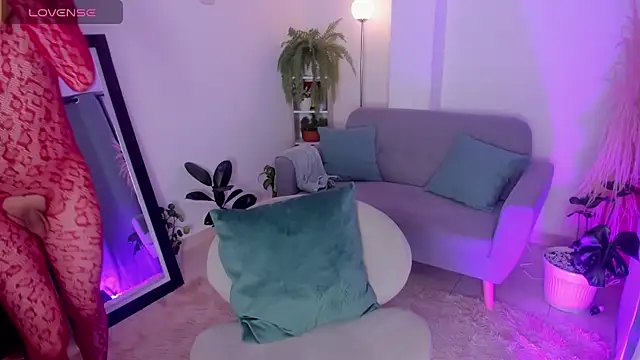 AnntoniaWood online show from October 27, 2:18 am