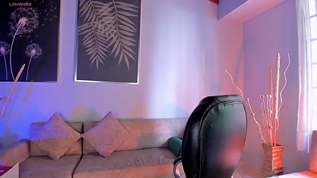 ViolettHansson online show from December 15, 7:41 pm