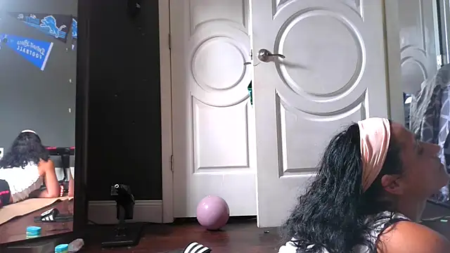 Yumiepussyy online show from July 10, 5:57 pm