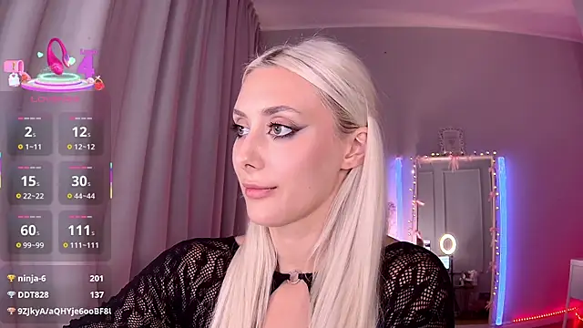 LoryWood online show from November 9, 5:09 pm