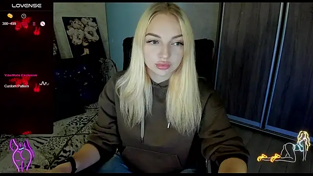 Snapshot of Stella__Cox chatting on October 5, 5:34 am Stella Cox online show from October 5, 5:34 am