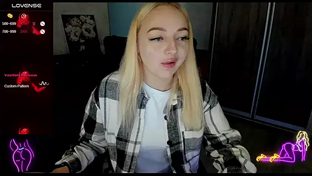 Snapshot of Stella__Cox chatting on September 19, 5:28 am Stella Cox online show from September 19, 5:28 am
