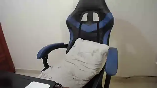 yohatinelly07 online show from April 12, 2:09 pm