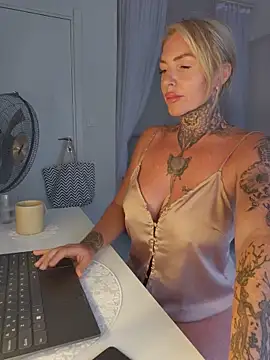 YourMommyBlair online show from June 18, 6:15 am