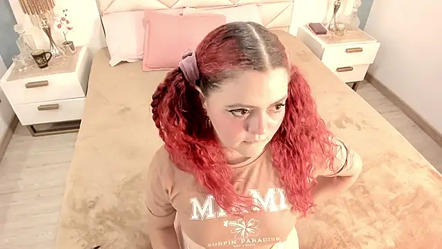 Twwiiggy online show from November 8, 8:25 pm