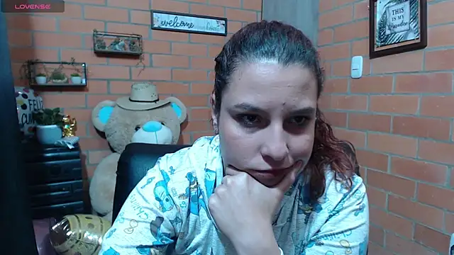 Snapshot of alexia_87 chatting on October 16, 10:56 pm alexia 87 online show from October 16, 10:56 pm