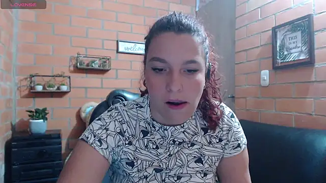 Snapshot of alexia_87 chatting on September 9, 12:10 am alexia 87 online show from September 9, 12:10 am