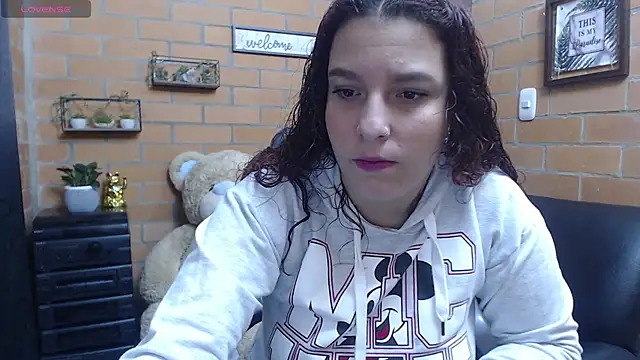 Snapshot of alexia_87 chatting on September 12, 1:39 am alexia 87 online show from September 12, 1:39 am