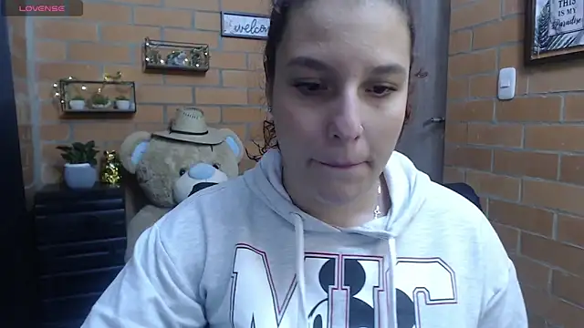Snapshot of alexia_87 chatting on September 21, 12:42 am alexia 87 online show from September 21, 12:42 am