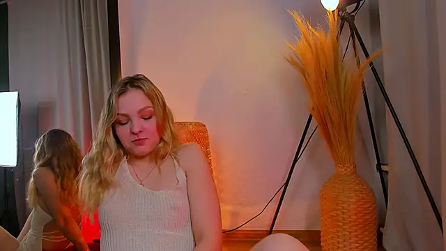 stay with alice online show from November 21, 3:25 pm