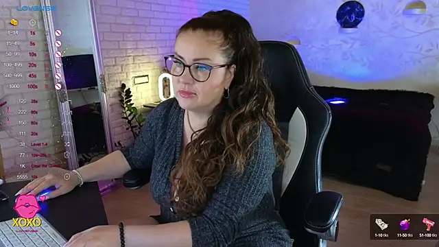 misskaassandraa online show from September 28, 9:47 am