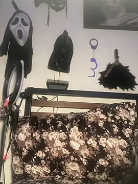 CUMQUEEN-XXX69 online show from November 17, 11:05 pm