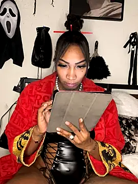 CUMQUEEN-XXX69 online show from December 1, 2:15 am