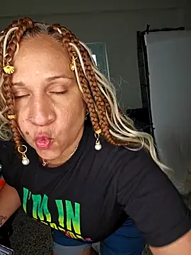 ladycreamypr2 online show from April 2, 9:23 pm