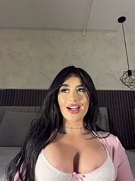 SOPHICARTERS online show from April 25, 2:25 pm