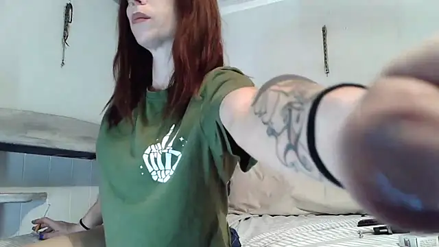 Genevieve143 online show from October 19, 1:51 am