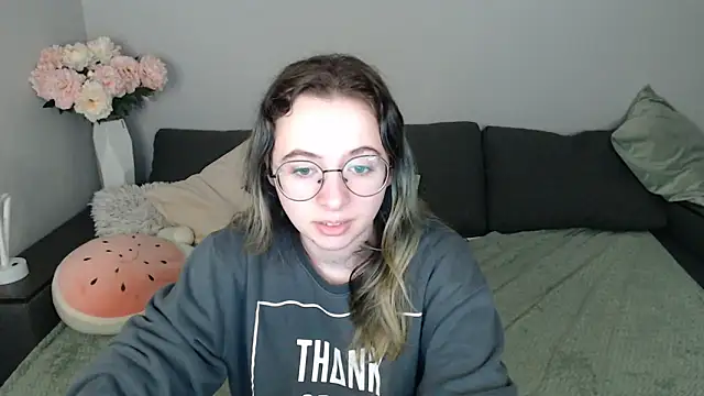 Mini Diva online show from October 24, 8:10 am