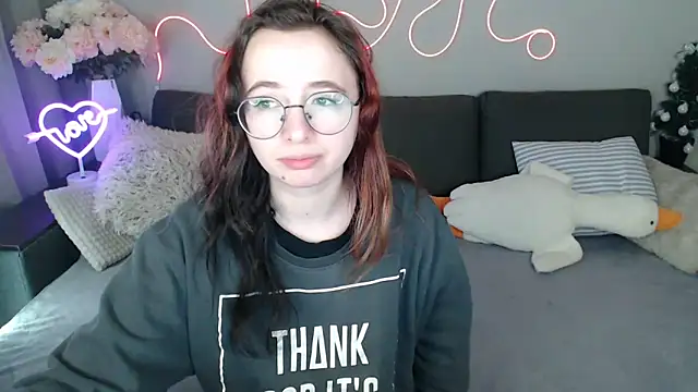 Mini Diva online show from April 12, 8:17 am