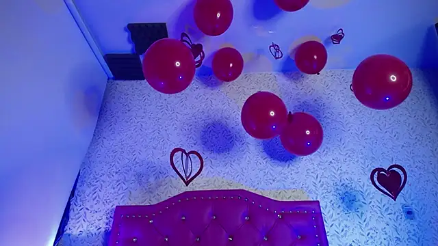 luly pink online show from February 12, 3:52 am