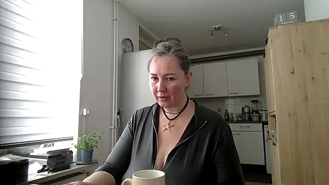 Snapshot of MilfGina chatting on September 15, 8:00 am MilfGina online show from September 15, 8:00 am