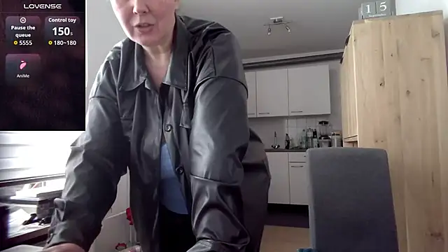 Snapshot of MilfGina chatting on September 16, 8:11 am MilfGina online show from September 16, 8:11 am