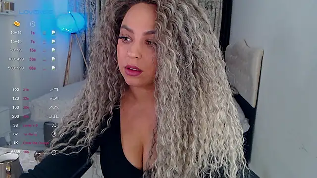 Snapshot of _Just_a_queen_3 chatting on October 17, 5:05 pm  Just a queen 3 online show from October 17, 5:05 pm