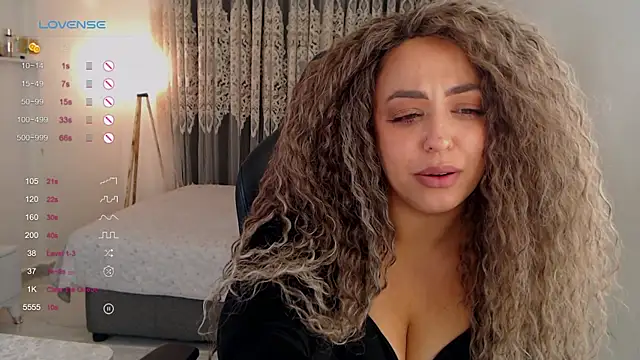 Snapshot of _Just_a_queen_3 chatting on October 5, 3:17 pm  Just a queen 3 online show from October 5, 3:17 pm