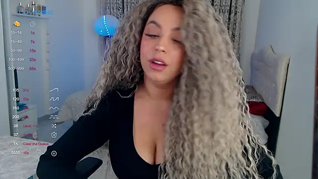 Snapshot of _Just_a_queen_3 chatting on October 14, 1:03 pm  Just a queen 3 online show from October 14, 1:03 pm