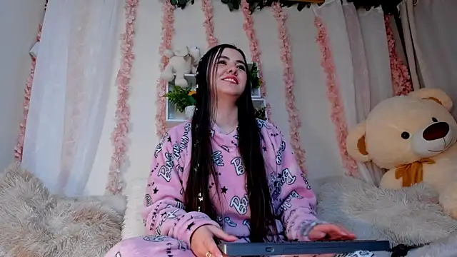 Idara and Edahi01 online show from November 14, 5:18 am