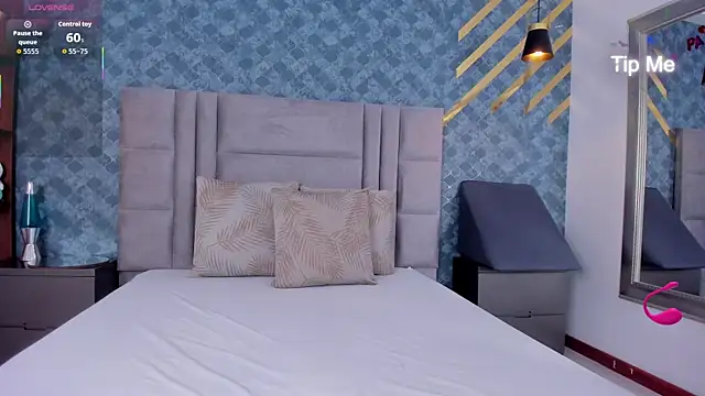 NiiaMoore online show from October 9, 9:30 pm