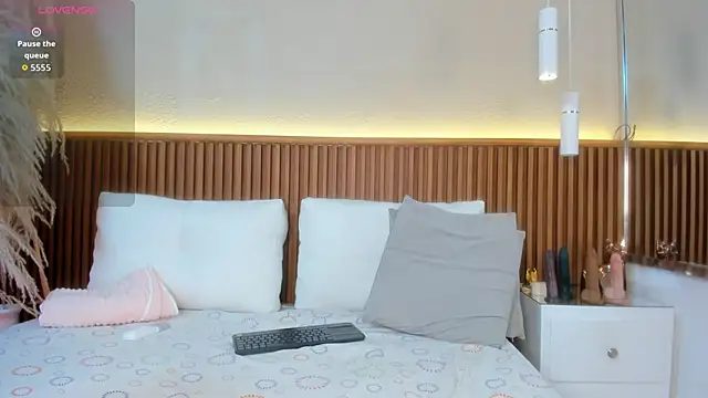 emmy lander online show from October 27, 1:28 pm