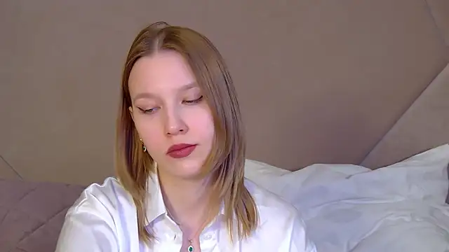 LiliLinn online show from April 11, 7:45 am