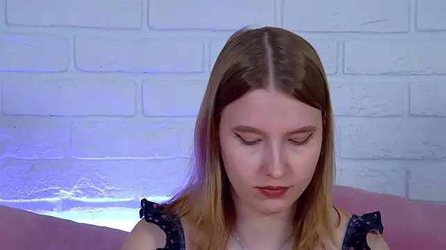 LiliLinn online show from June 18, 9:14 am