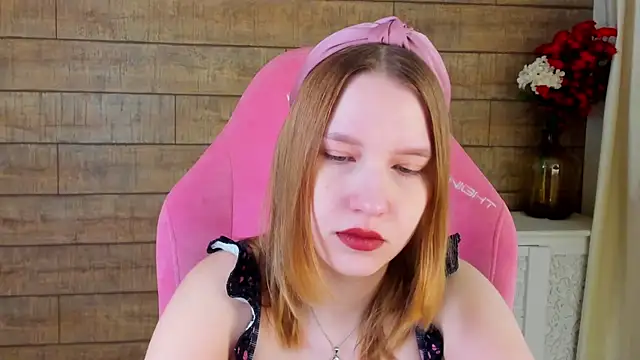 LiliLinn online show from July 6, 4:18 am
