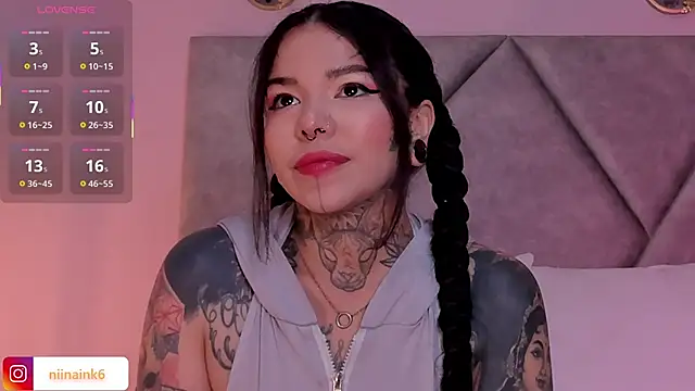 Snapshot of NinaInk chatting on October 12, 3:03 pm NinaInk online show from October 12, 3:03 pm