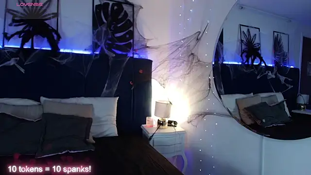 Snapshot of Tifanny_grey chatting on October 18, 8:10 pm Tifanny grey online show from October 18, 8:10 pm