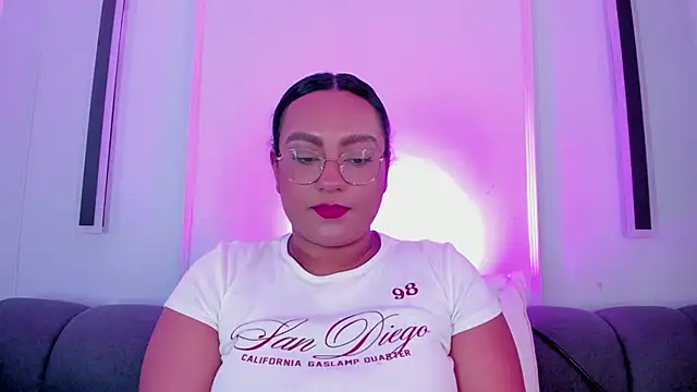 ellamontoya online show from November 22, 12:30 pm